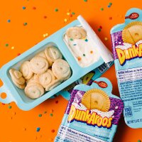 DunkAroos Vanilla Cookies and Vanilla Frosting with Rainbow Sprinkles 42g